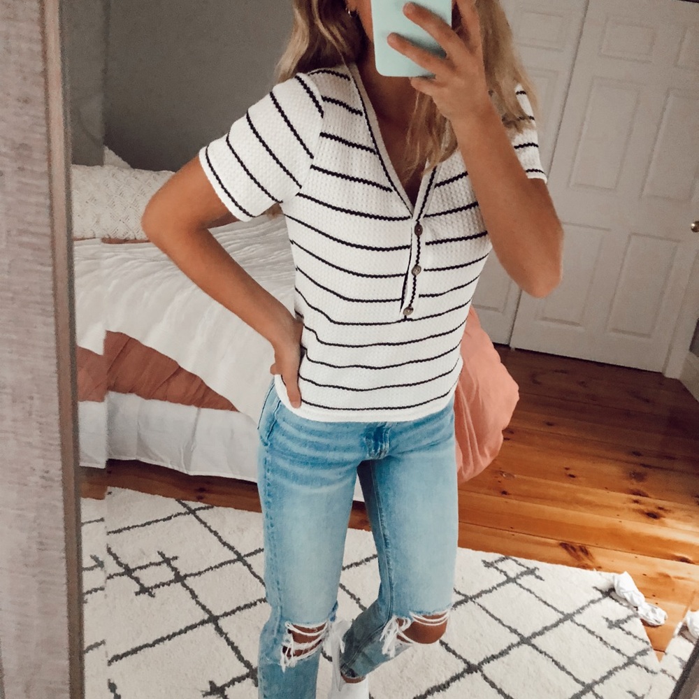 Short sleeve striped shirt with cute buttons